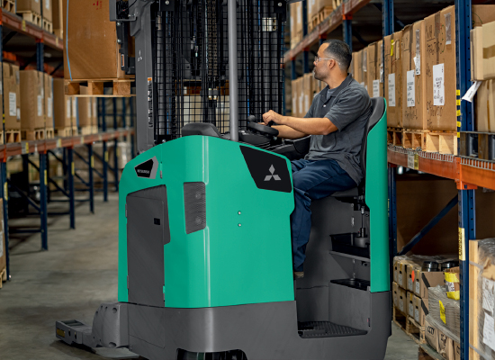 Woman standing on ESR23N2 reach truck